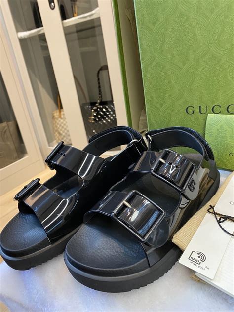 gucci isla flat sandals